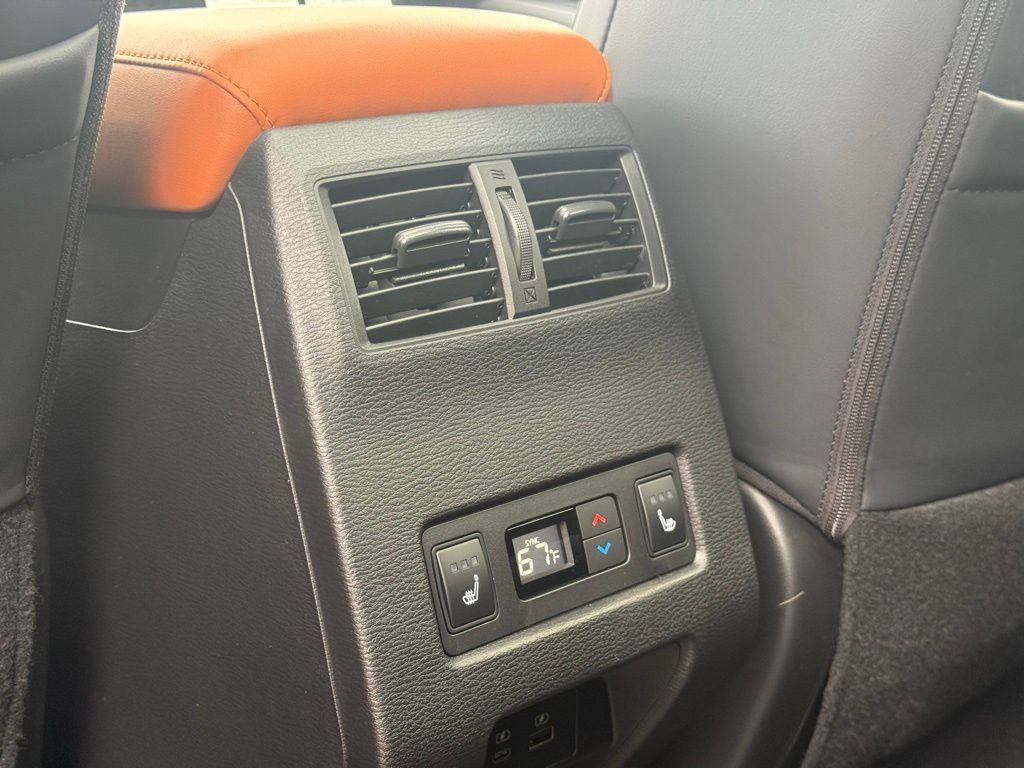 Used 2025 Mitsubishi Outlander 4WD Plug-In Hybrid image 28