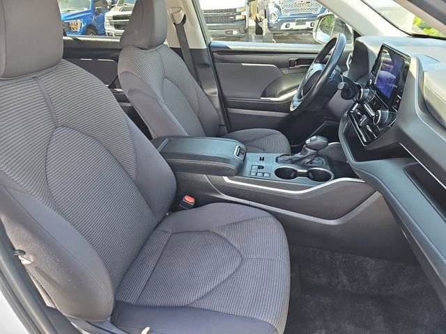 Used 2024 Toyota Highlander LE FWD image 10