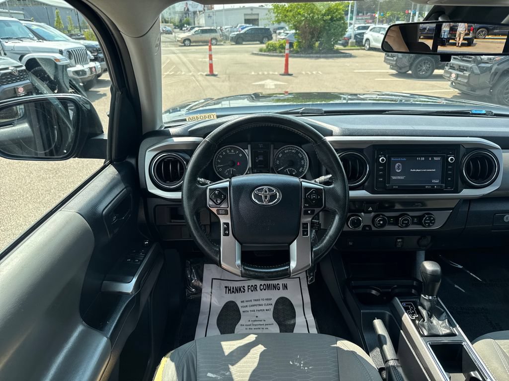 Used 2018 Toyota Tacoma SR5 AWD/4WD image 12