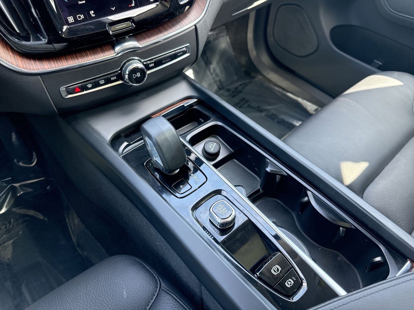 Certified 2023 Volvo XC60 B5 Plus AWD/4WD image 23