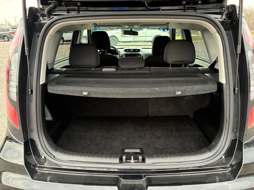 Used 2019 Kia Soul + FWD image 13