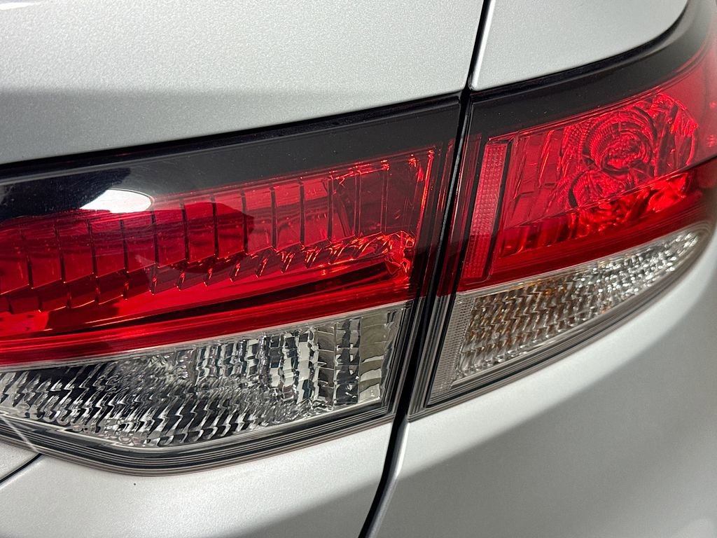 Used 2020 Toyota Corolla LE FWD image 30