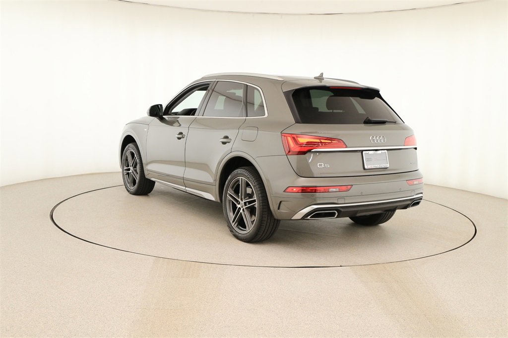 Used 2024 Audi Q5 e Premium w/ Convenience Package image 4