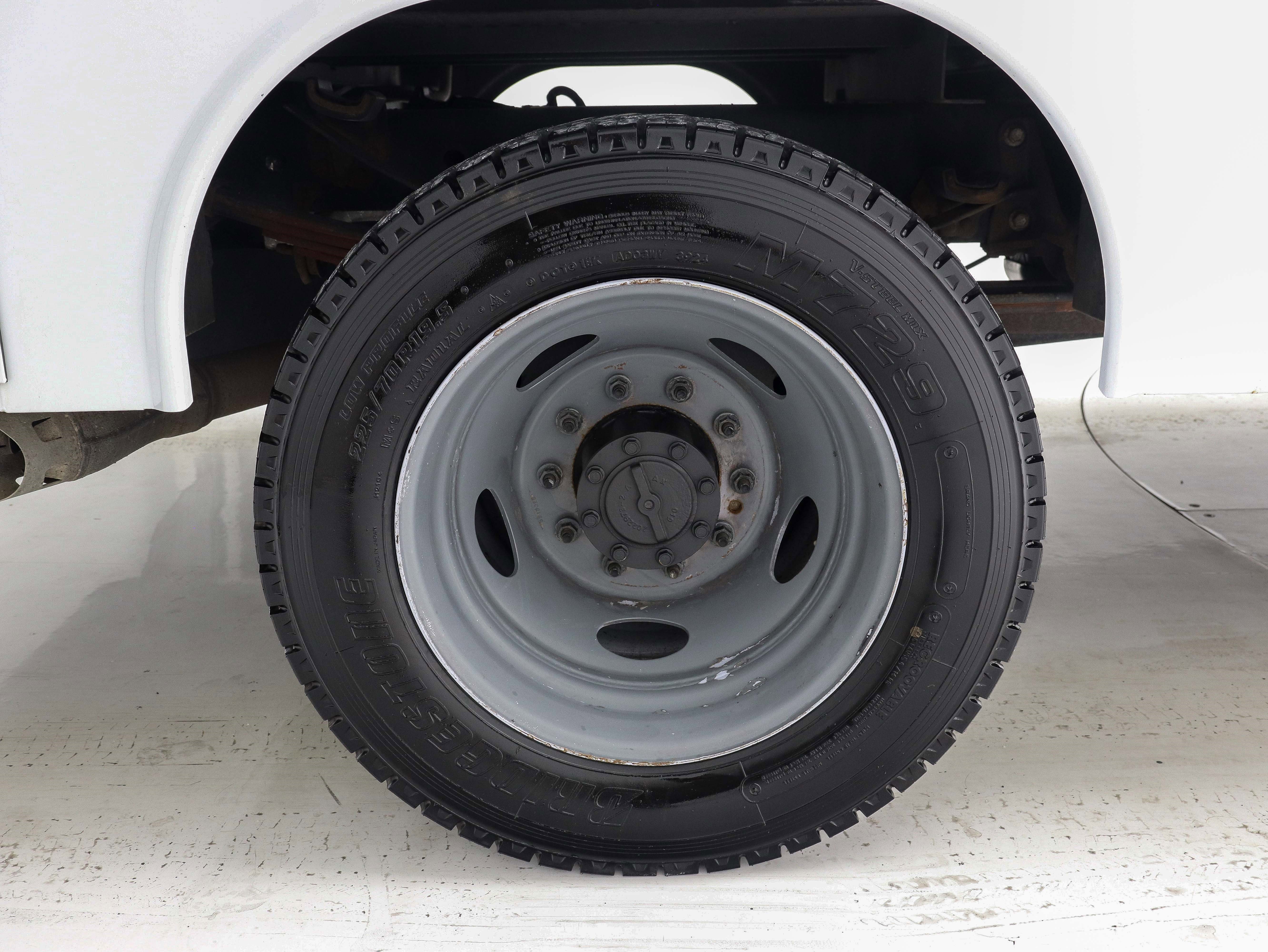 Used 2017 Ford F550 2WD Regular Cab Super Duty image 32