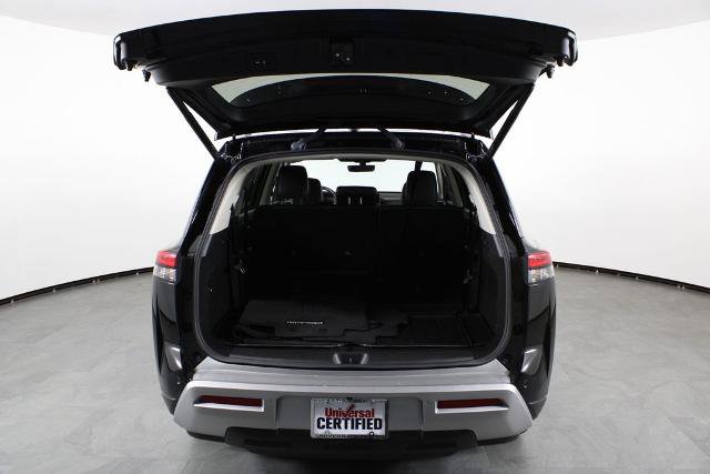 Certified 2023 Nissan Pathfinder SL w/ Black Appearance Package FWD image 17