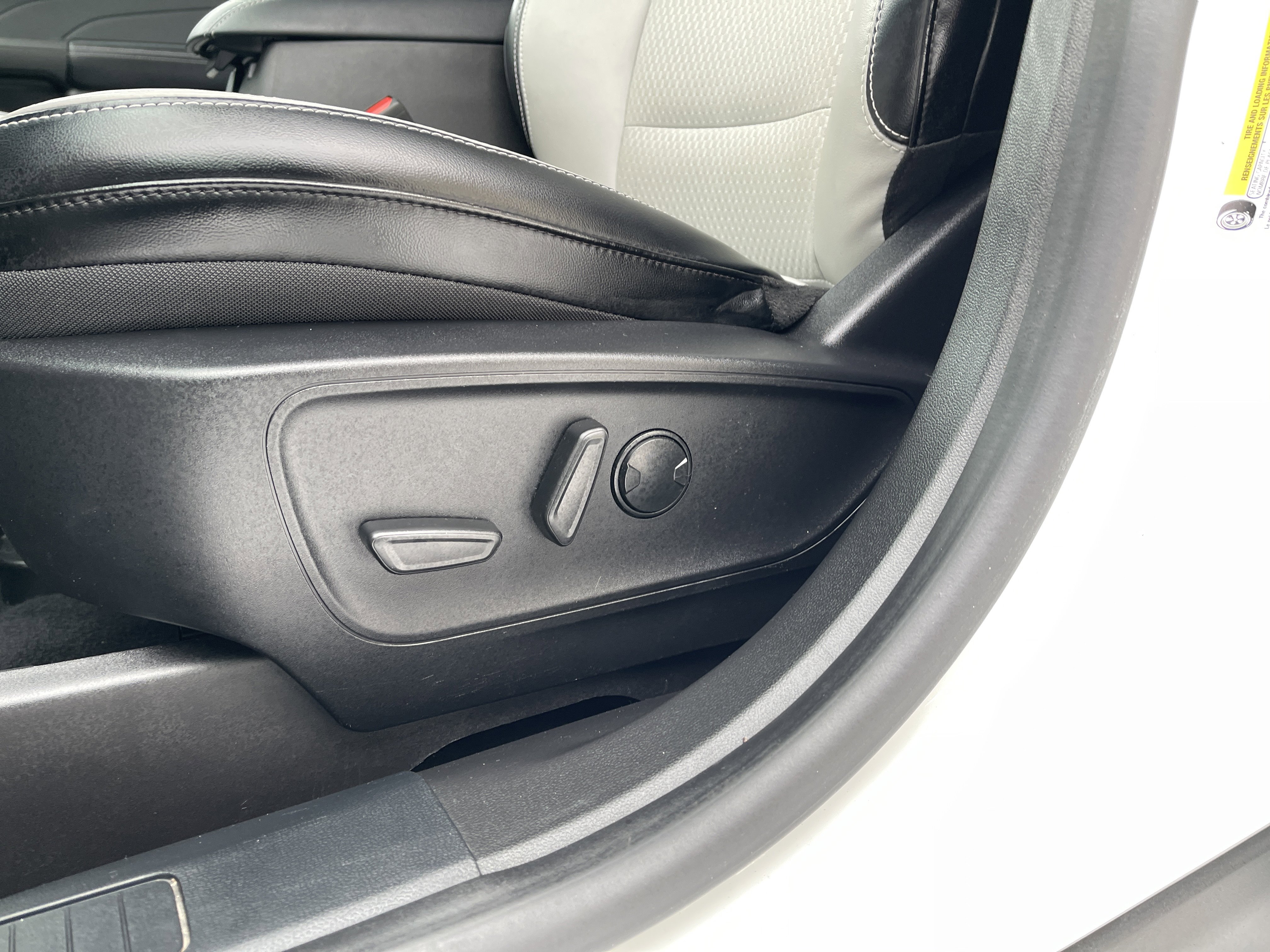 Used 2024 Ford Escape SE image 13