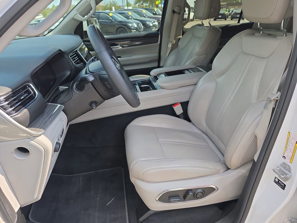 Used 2022 Jeep Wagoneer Series III w/ Flexible Seating Group image 12