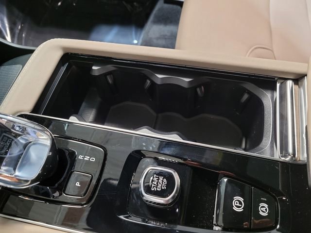 New 2026 Volvo XC90 B6 Plus w/ Protection Package Premier AWD/4WD image 18