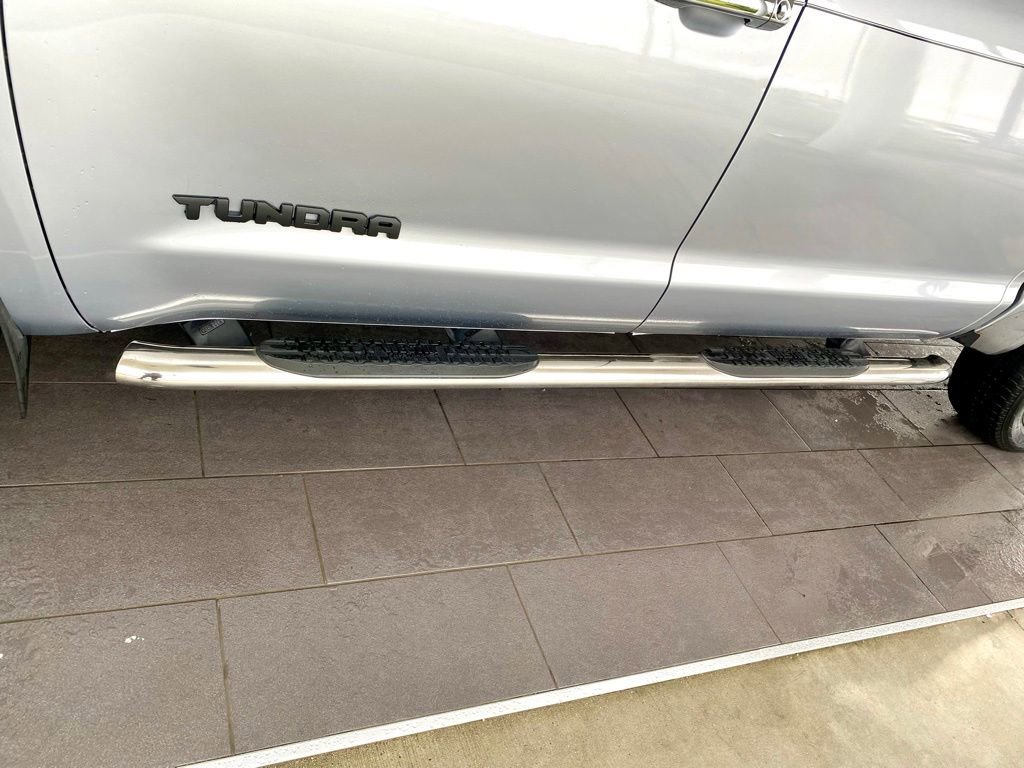 Used 2017 Toyota Tundra SR5 w/ SR5 Upgrade Package AWD/4WD image 12