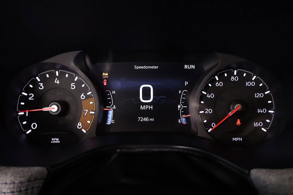 Used 2025 Jeep Compass Sport image 4