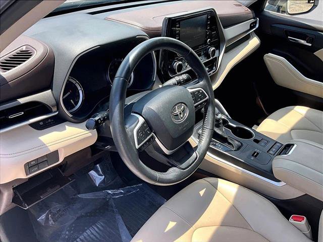 Used 2022 Toyota Highlander XLE FWD image 14