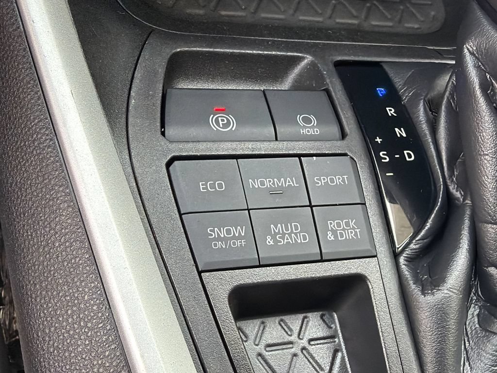 Used 2021 Toyota RAV4 XLE Premium AWD/4WD image 29