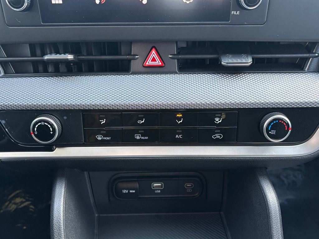 Used 2025 Kia Sportage LX image 25