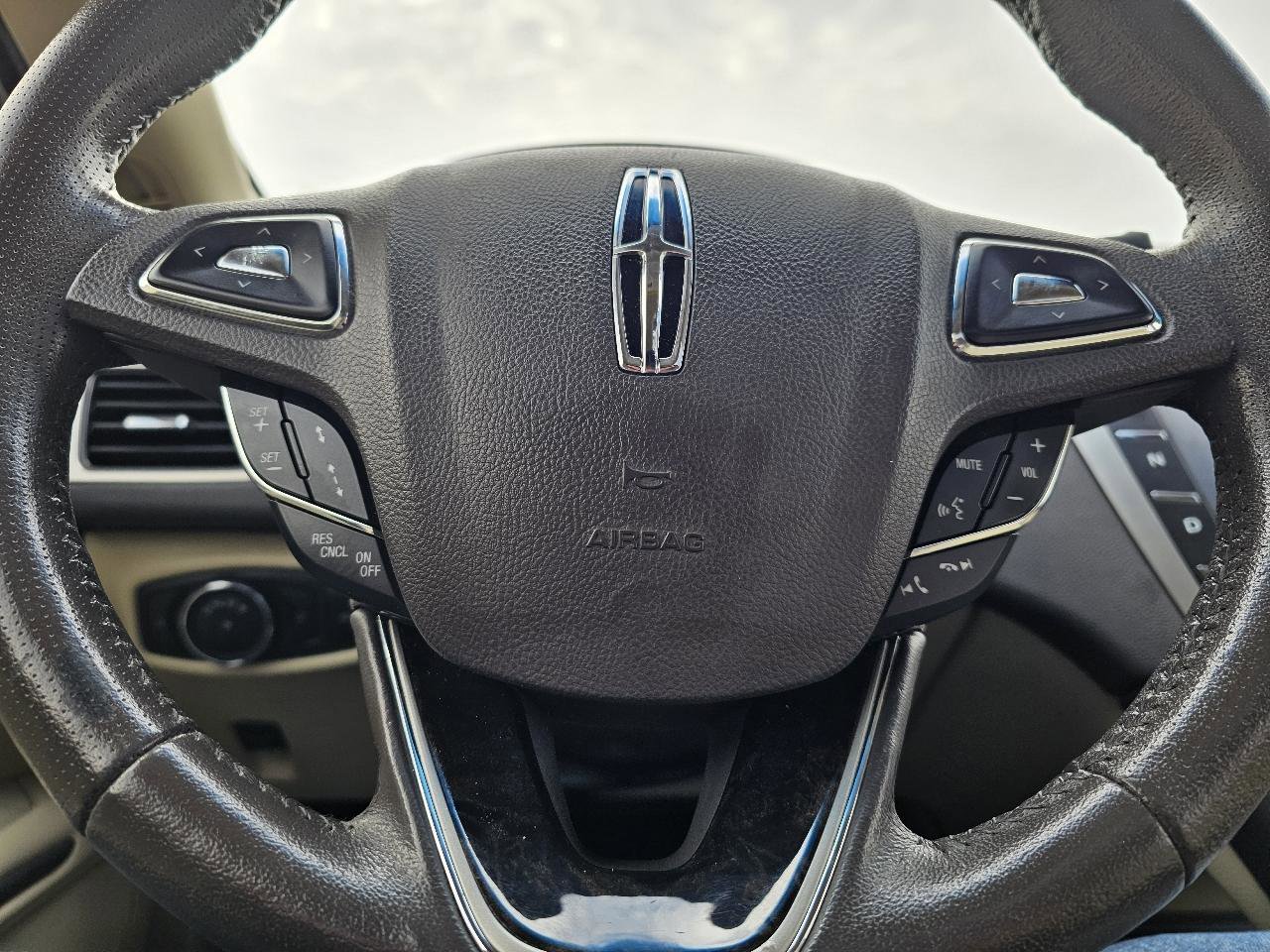 Used 2014 Lincoln MKZ image 10