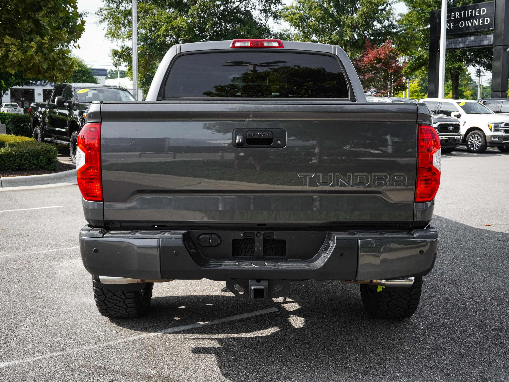 Used 2018 Toyota Tundra Limited w/ Limited Premium Package AWD/4WD image 9