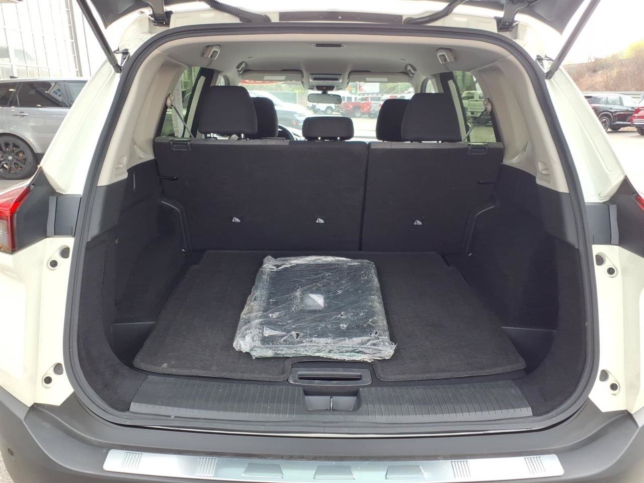 Used 2023 Nissan Rogue SV AWD/4WD image 11