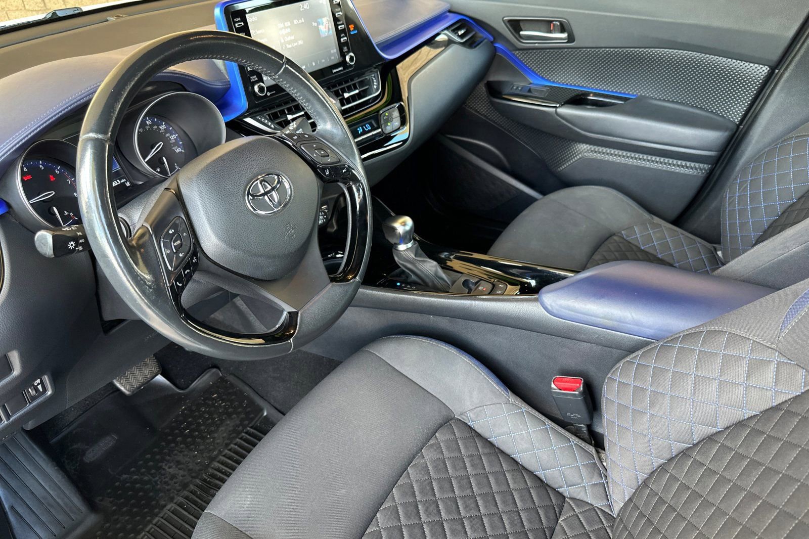 Used 2022 Toyota C-HR XLE FWD image 10