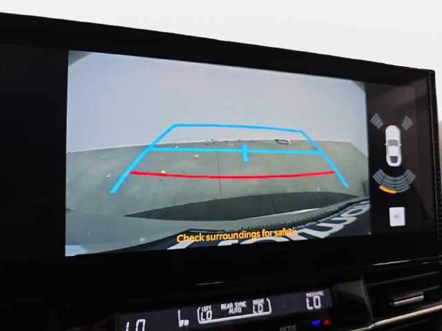 Certified 2025 Toyota Sienna XLE FWD image 18