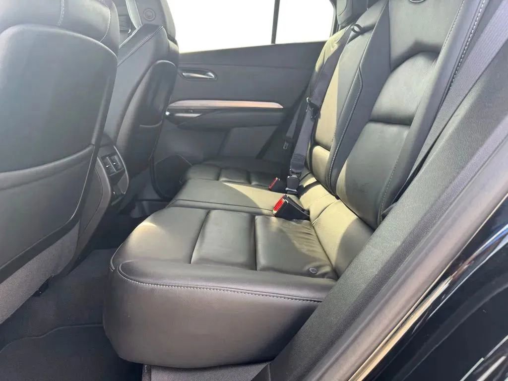 Used 2024 Cadillac XT4 Premium Luxury image 17