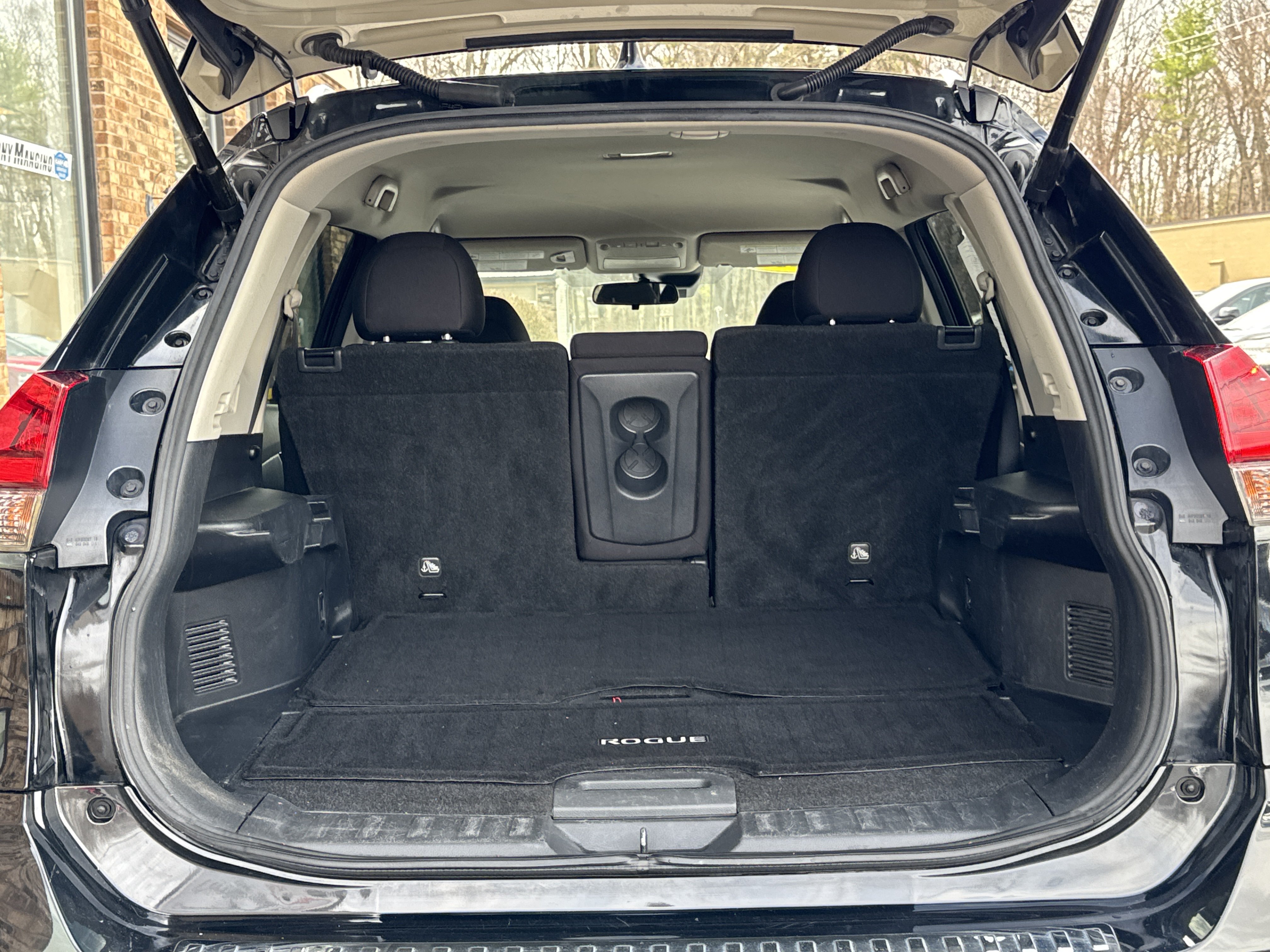 Used 2019 Nissan Rogue SV w/ Premium Package AWD/4WD image 11