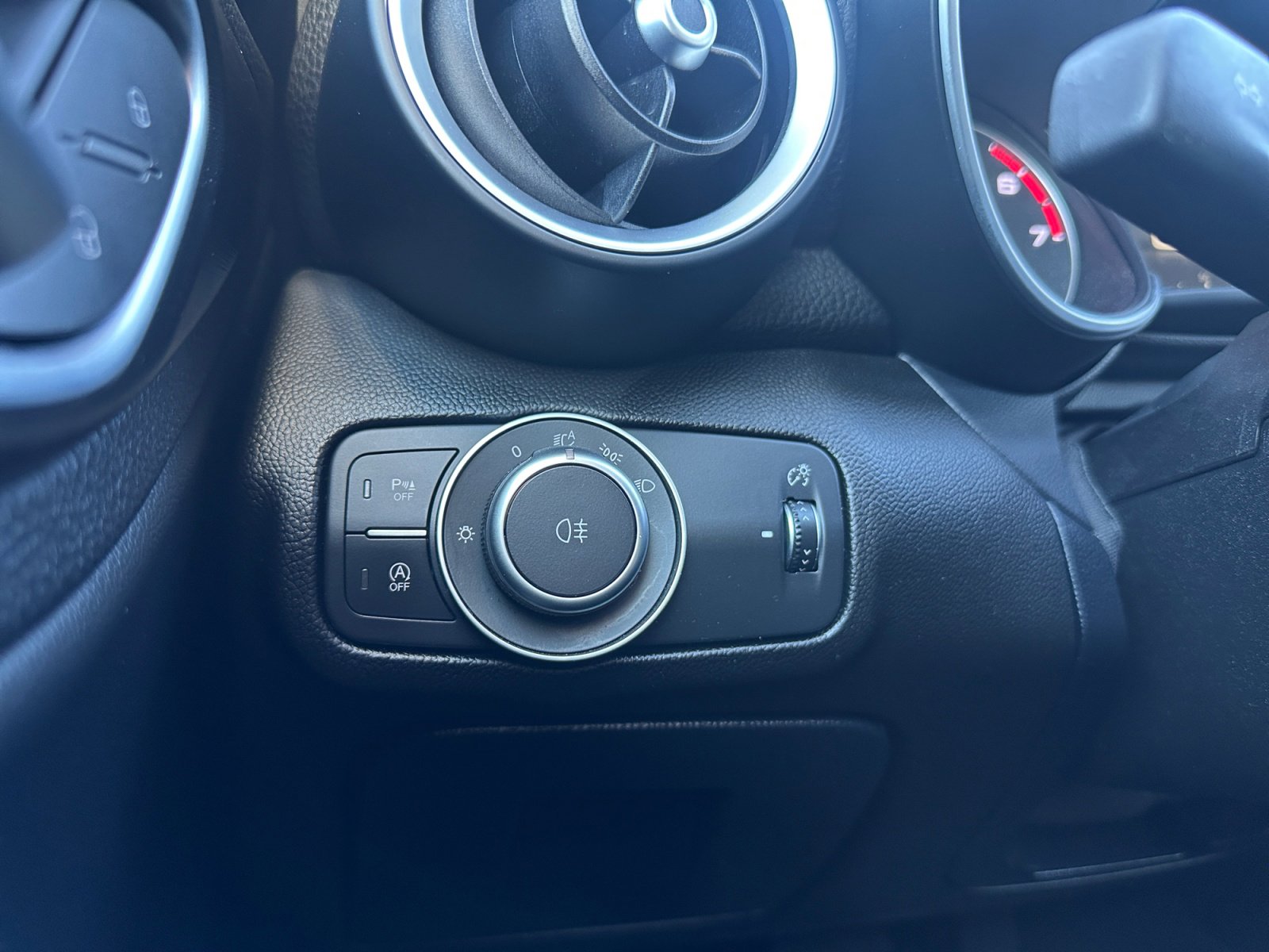 Used 2018 Alfa Romeo Giulia image 17