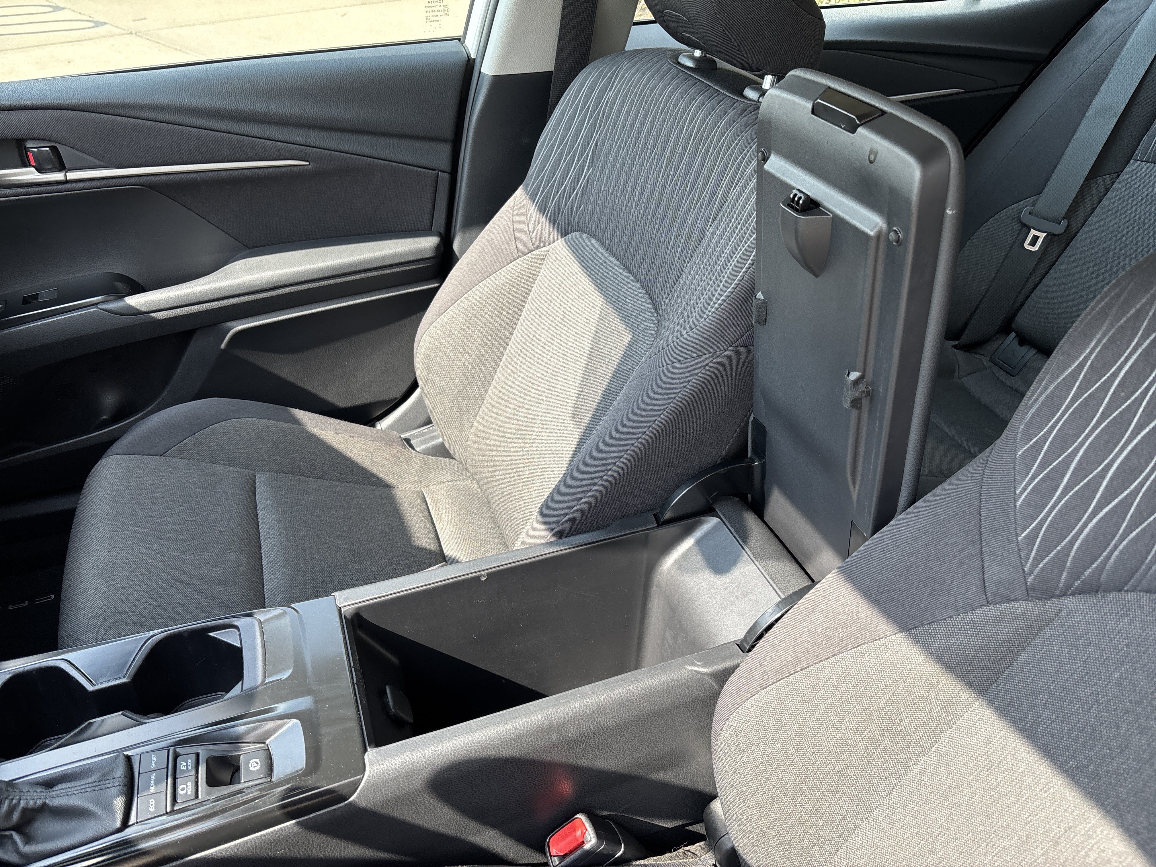 Used 2025 Toyota Camry Hybrid FWD image 26