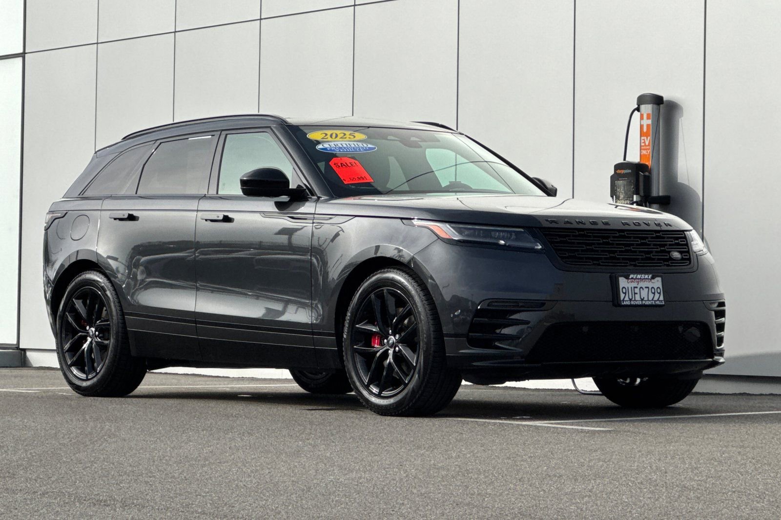 Used 2025 Land Rover Range Rover Velar Dynamic SE image 7