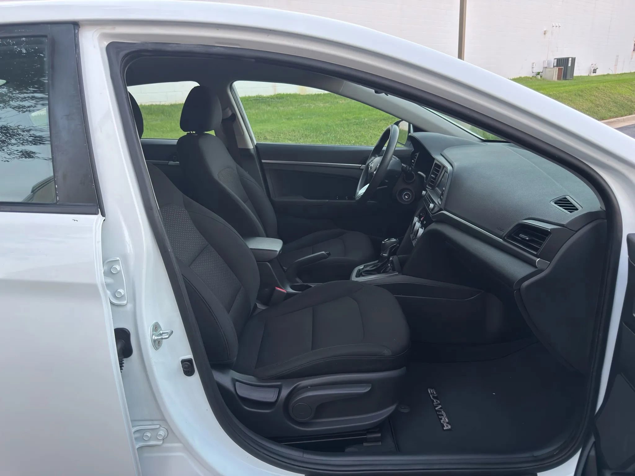 Used 2019 Hyundai Elantra SE image 20
