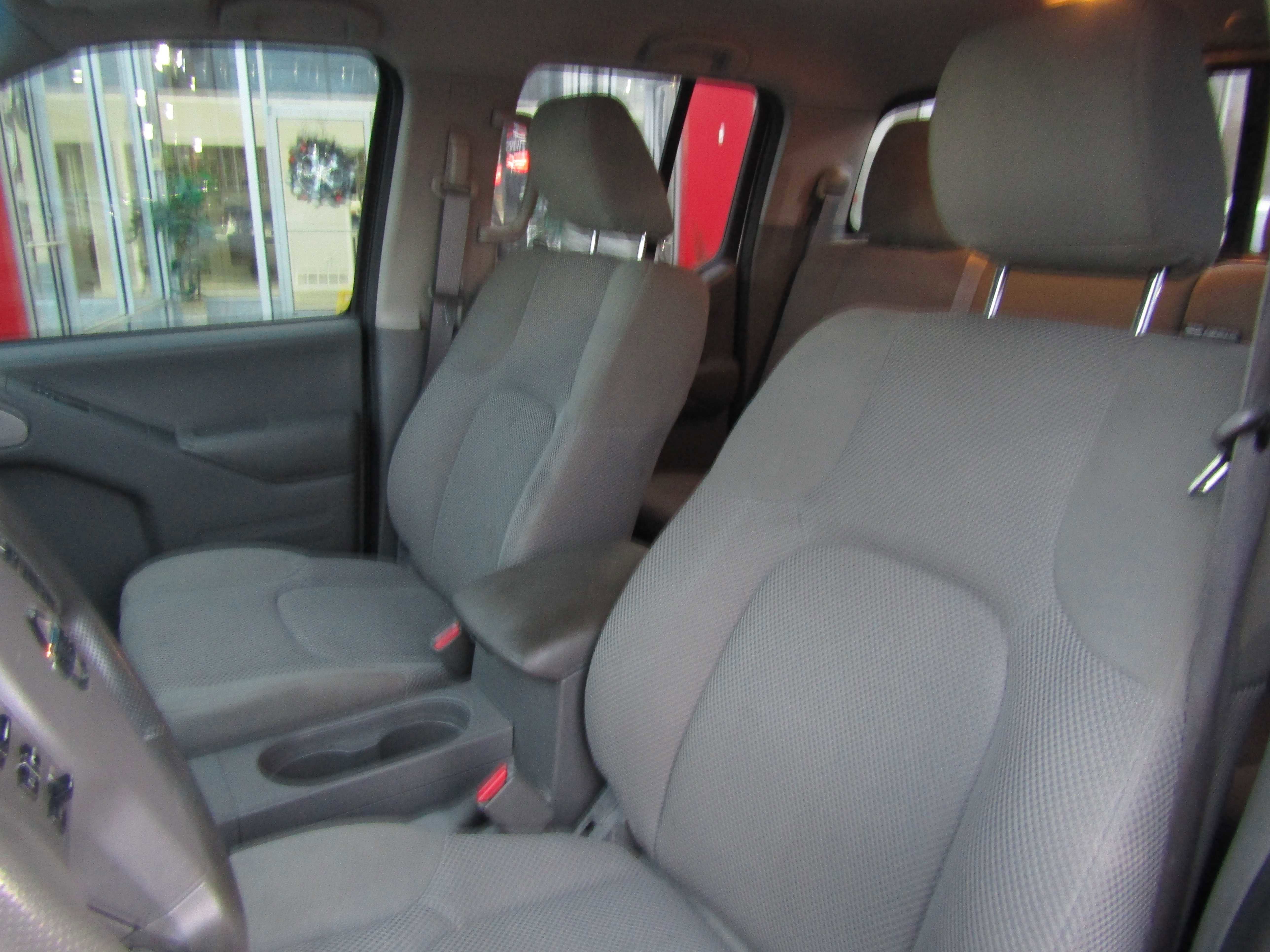 Used 2018 Nissan Frontier SV AWD/4WD image 12