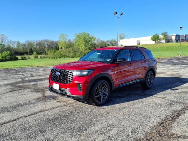 Used 2025 Ford Explorer ST-Line w/ ST-Line Street Pack AWD/4WD image 38