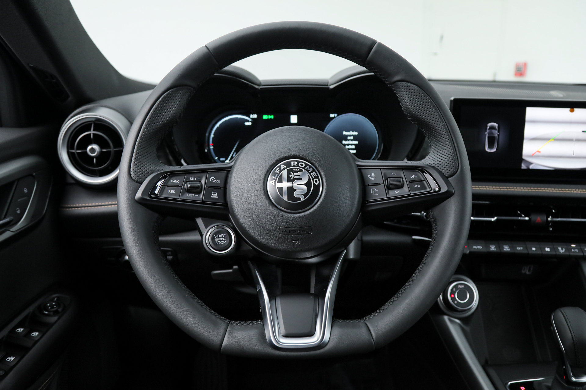 New 2025 Alfa Romeo Tonale w/ Premium Package AWD/4WD image 18