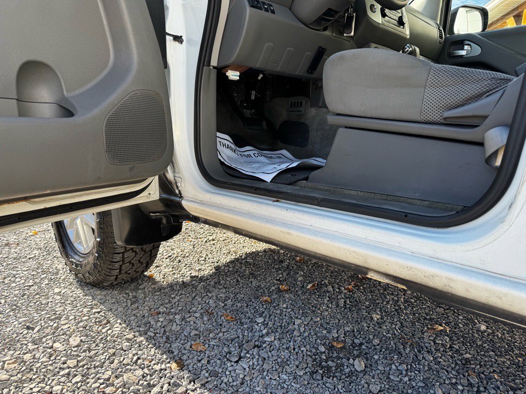 Used 2016 Nissan Frontier SV AWD/4WD image 9