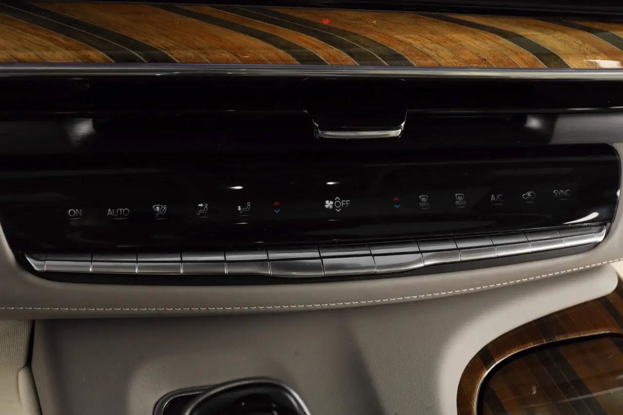 Used 2023 Cadillac Escalade Sport Platinum w/ LPO, ONYX Package AWD/4WD image 30