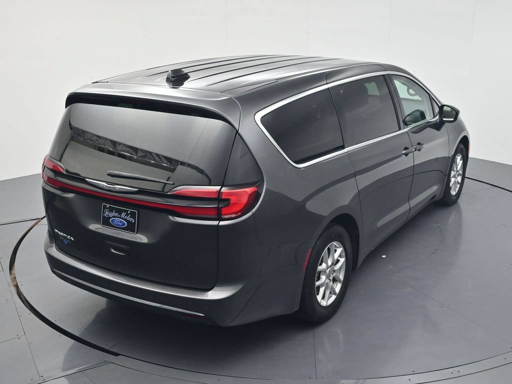 Used 2023 Chrysler Pacifica Touring-L FWD image 36