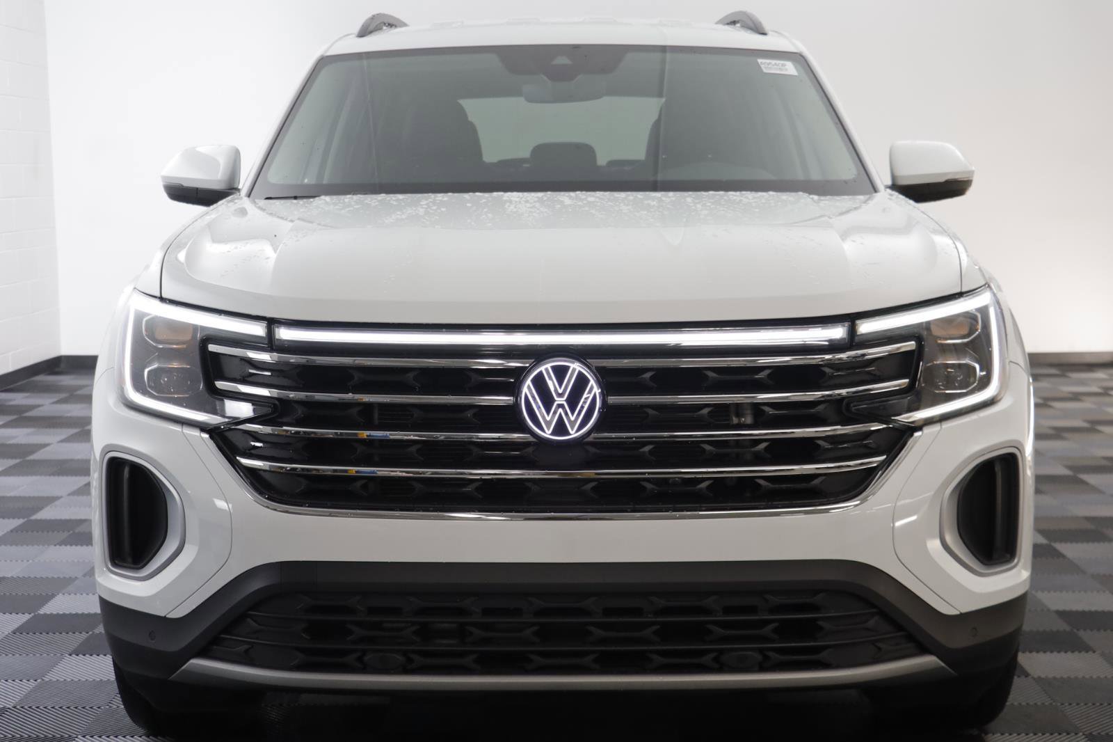 Certified 2024 Volkswagen Atlas SE w/ Black Wheel Package image 21
