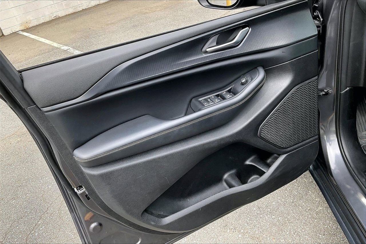 Used 2023 Jeep Grand Cherokee Laredo image 26