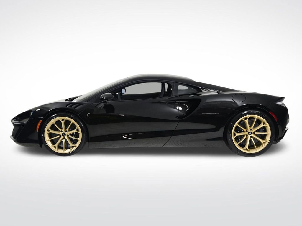 New 2026 McLaren Artura image 2