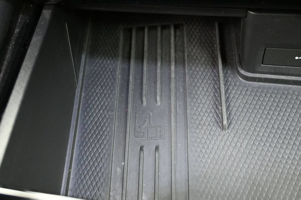 Used 2025 Volkswagen Atlas SE AWD/4WD image 8