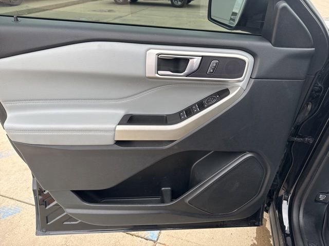 Used 2021 Ford Explorer XLT w/ Equipment Group 202A AWD/4WD image 15