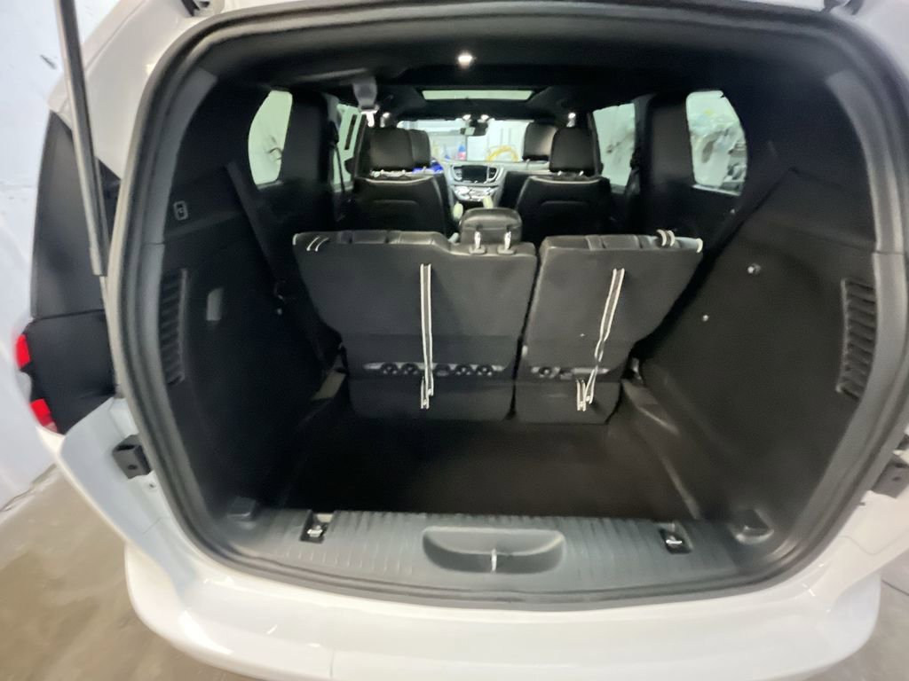 Used 2025 Chrysler Pacifica Limited image 25