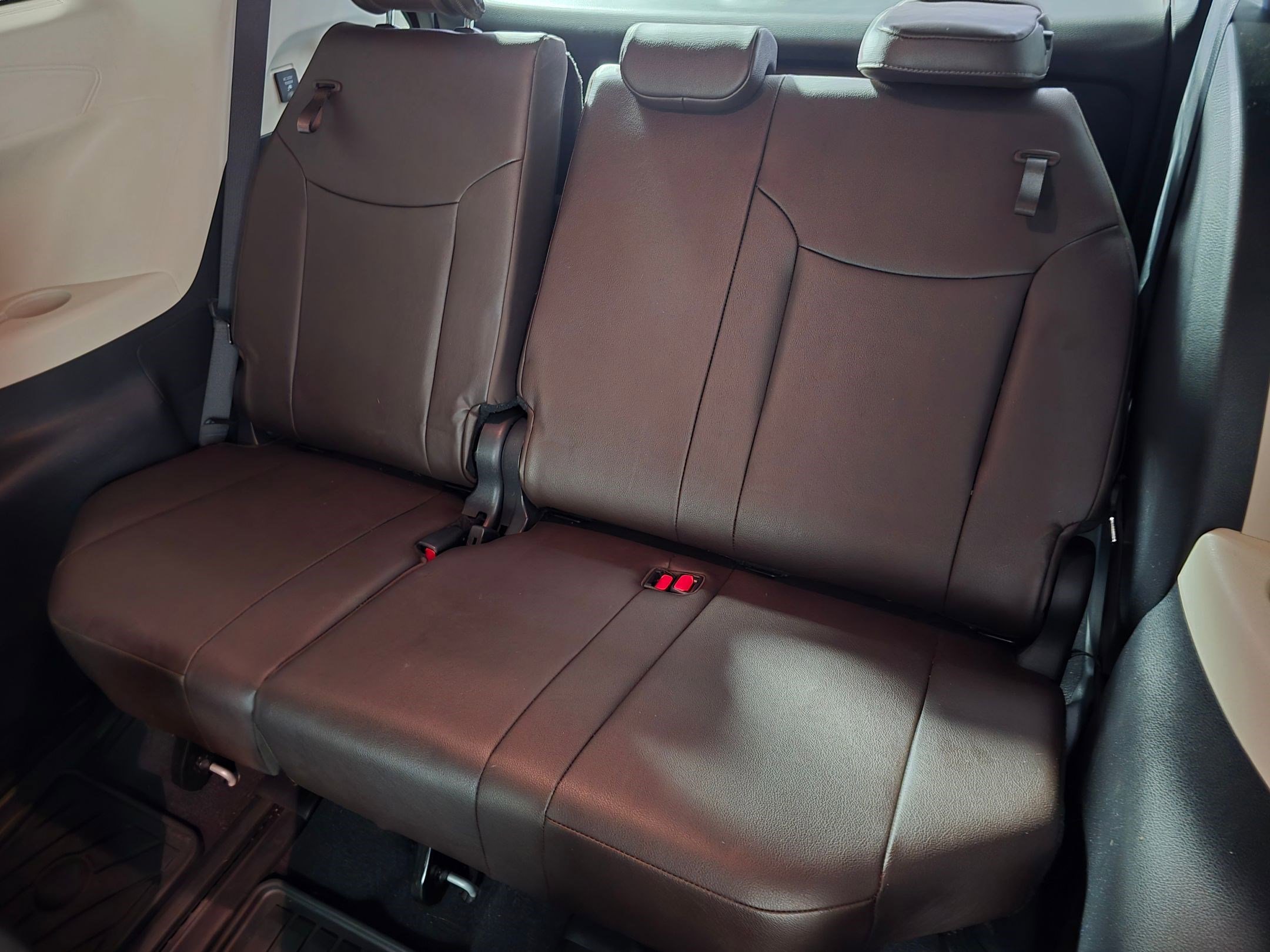 Used 2024 Toyota Sienna Platinum image 28