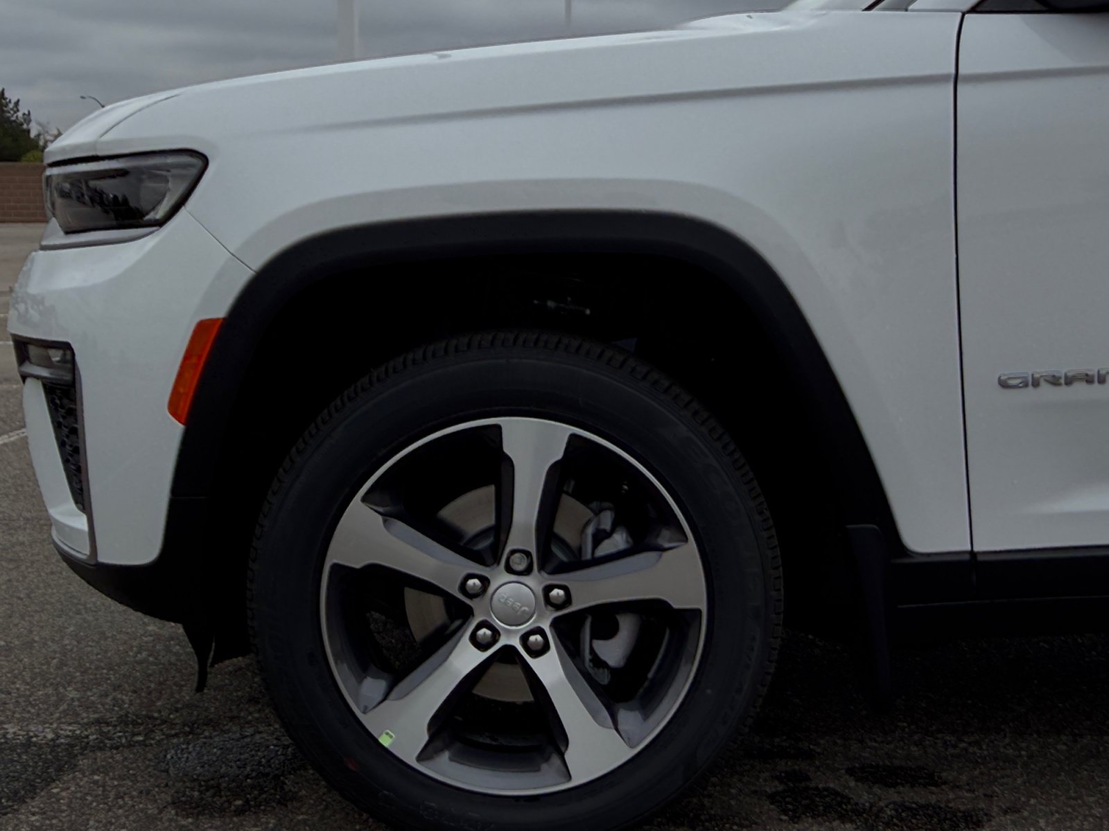 New 2026 Jeep Grand Cherokee Limited w/ Trailer Tow Package AWD/4WD image 10