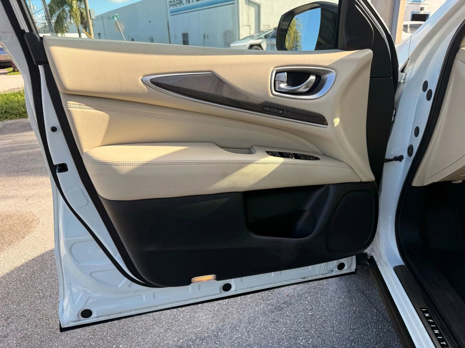 Used 2018 INFINITI QX60 FWD w/ Premium Plus Package image 17