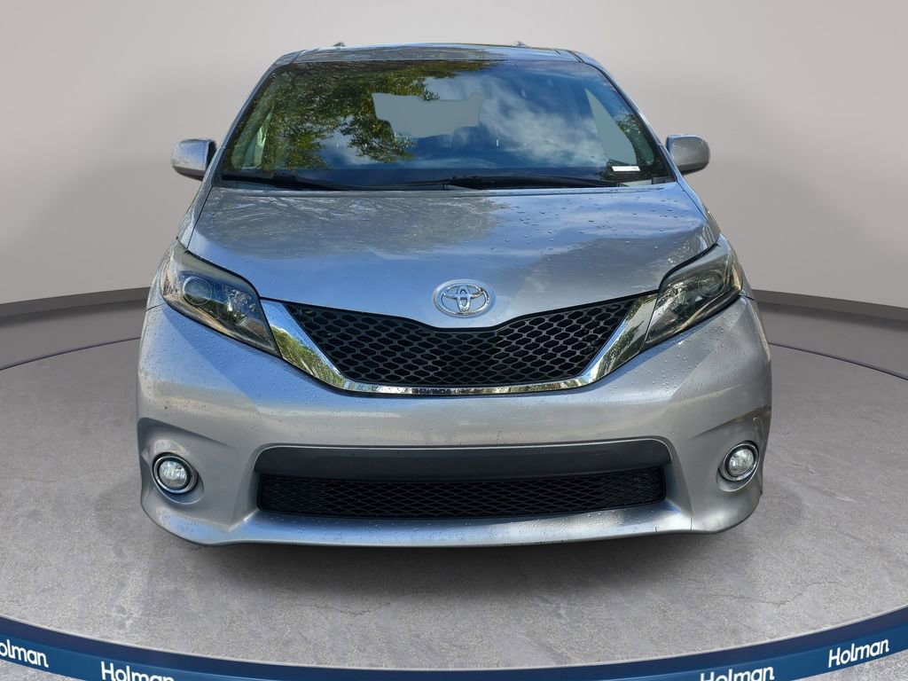 Used 2015 Toyota Sienna SE image 3