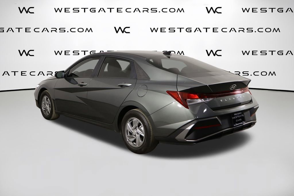 Used 2025 Hyundai Elantra SE FWD image 41