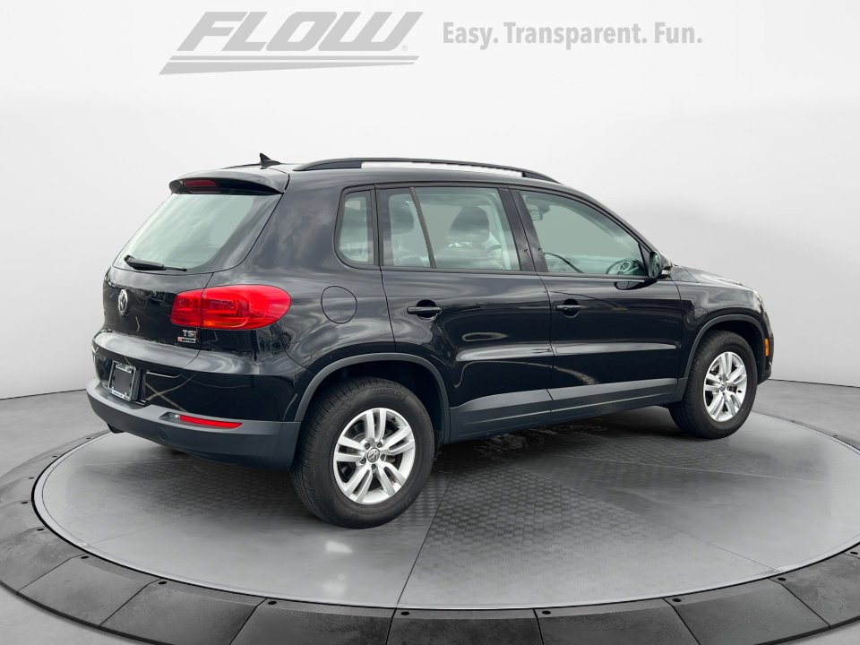 Used 2017 Volkswagen Tiguan S image 9