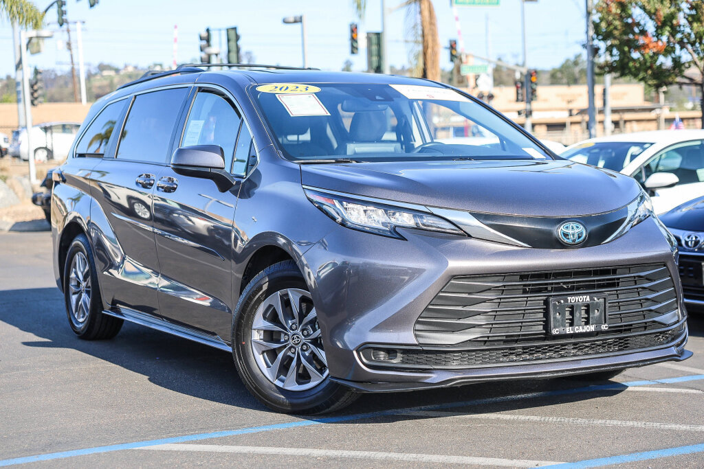 Certified 2023 Toyota Sienna LE w/ LE Plus Package