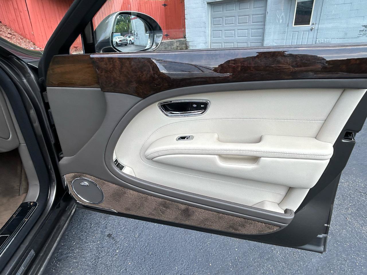 Used 2011 Bentley Mulsanne RWD image 12