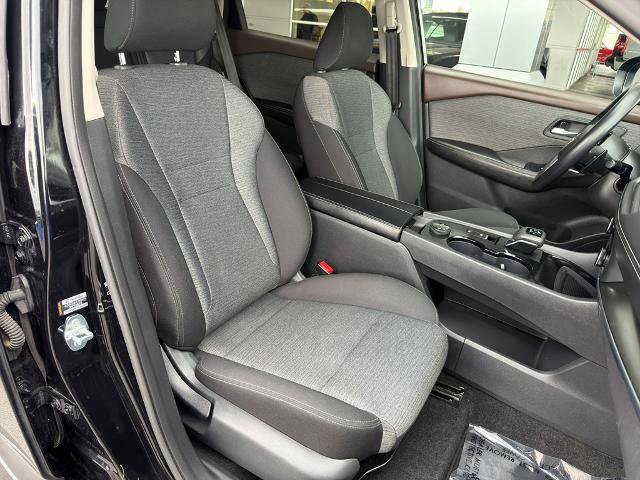 Used 2023 Nissan Rogue SV image 8