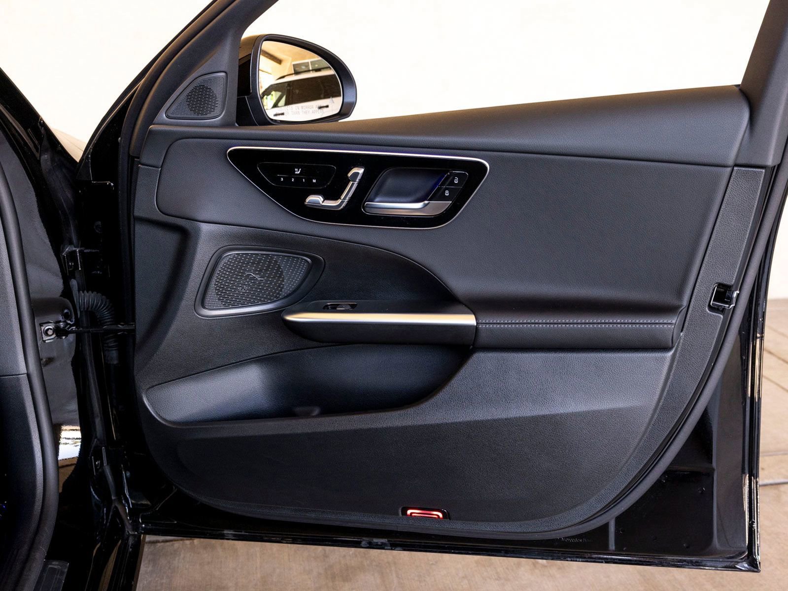 Used 2025 Mercedes-Benz C 300 Sedan image 25